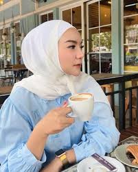 Dikhianati di Saat Suci: Siti Septi Ungkap Perselingkuhan Suami di Media Sosial-aeroflotchess.com